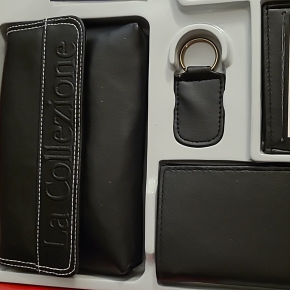 Clutch, change purse, credit card holder, more! 5 in 1 Accessories. Great gift! - Picture 3 of 5